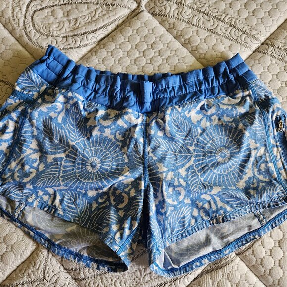 Lululemon shorts- Low rise- size 10 - Picture 1 of 5
